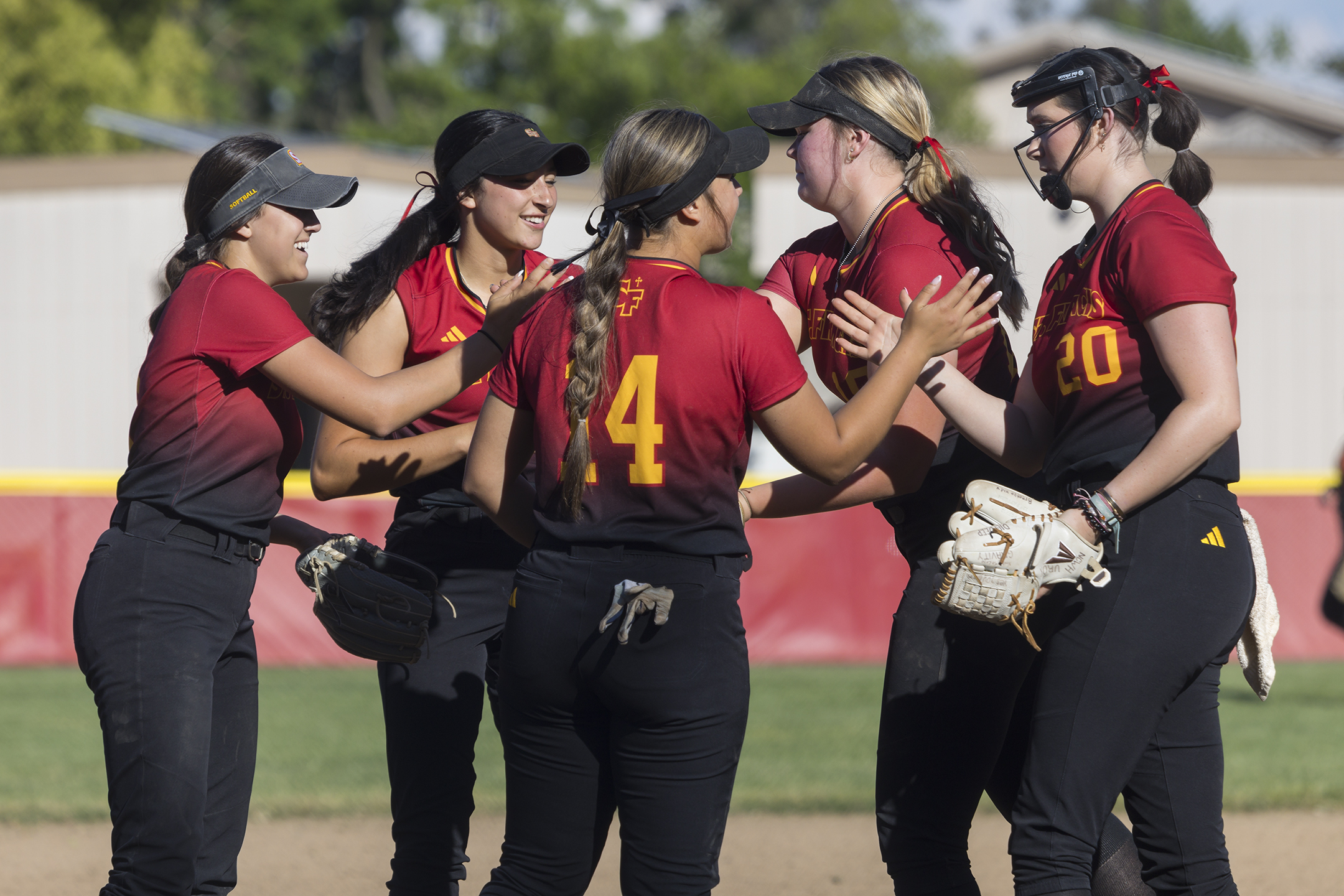 Late rally stuns Troubies, shakes up league race
