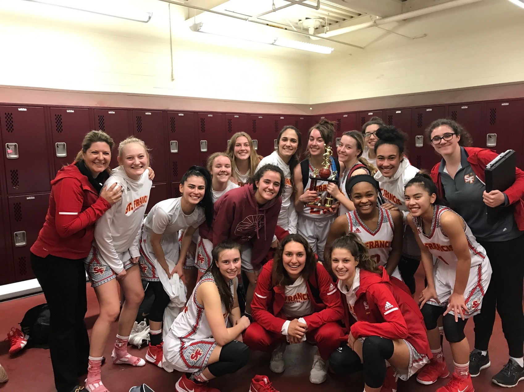 Basketball Defeats Lodi to Take Third Place at Lady Vike Classic