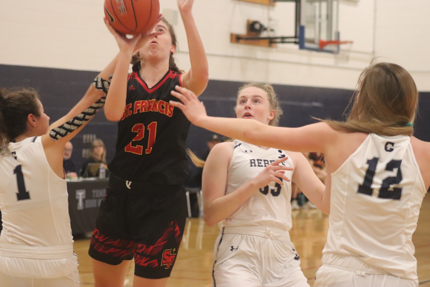 Basketball Advances to Semifinals at Nike TOC