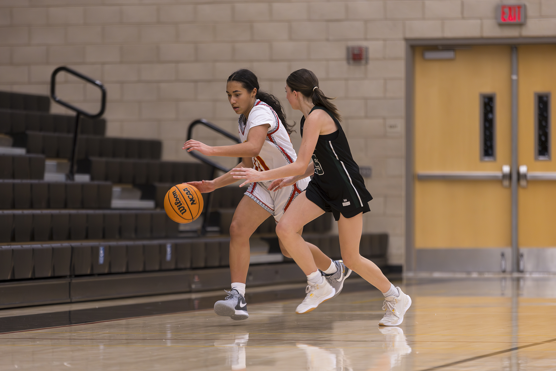 JV Red hoop falls to Grizzlies