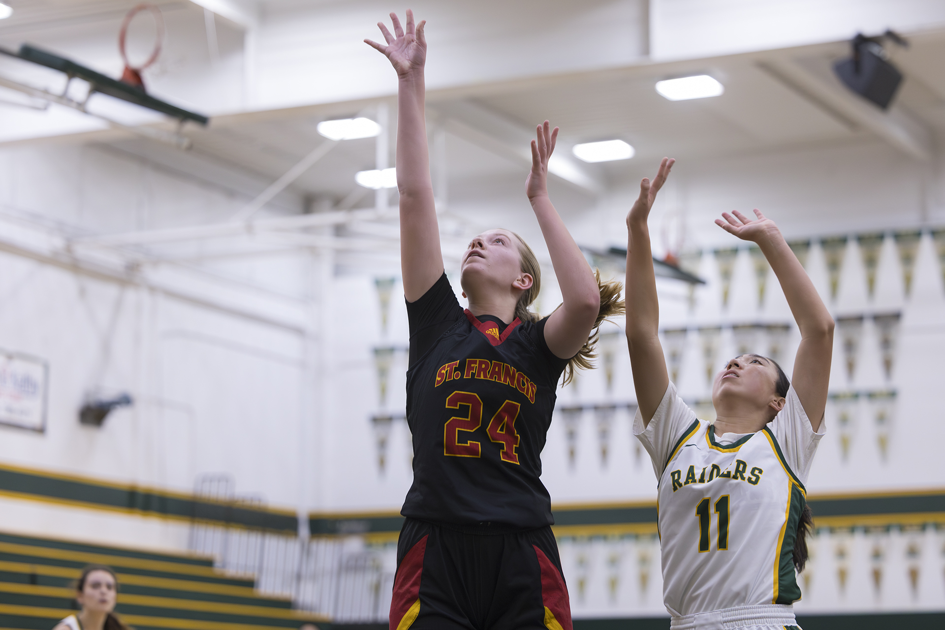 Glenn's career night boosts JV Gold to road victory