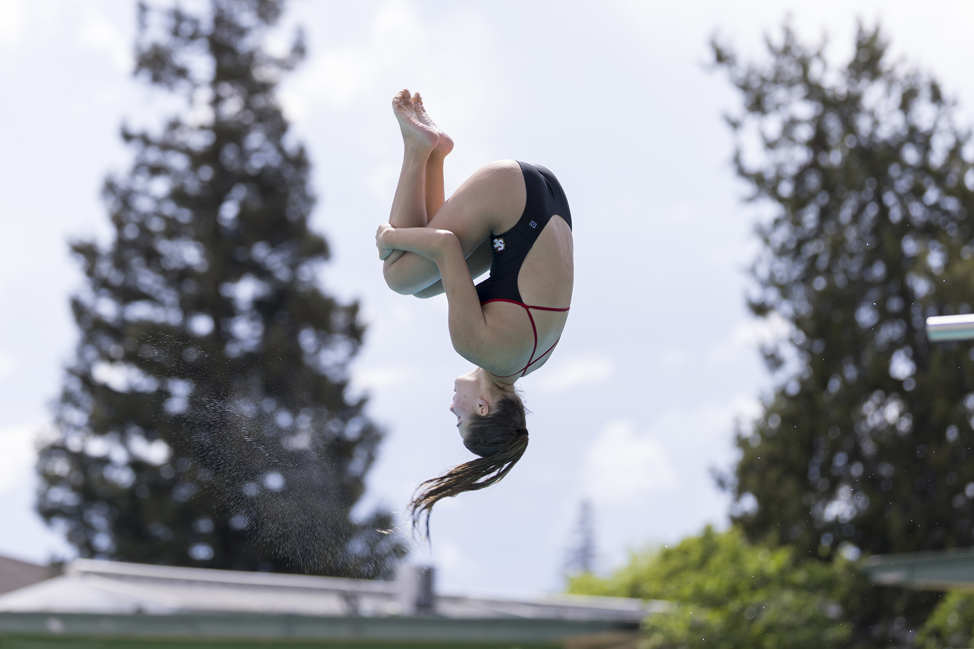 Bates leads Troubie diving to two dual wins in EDH