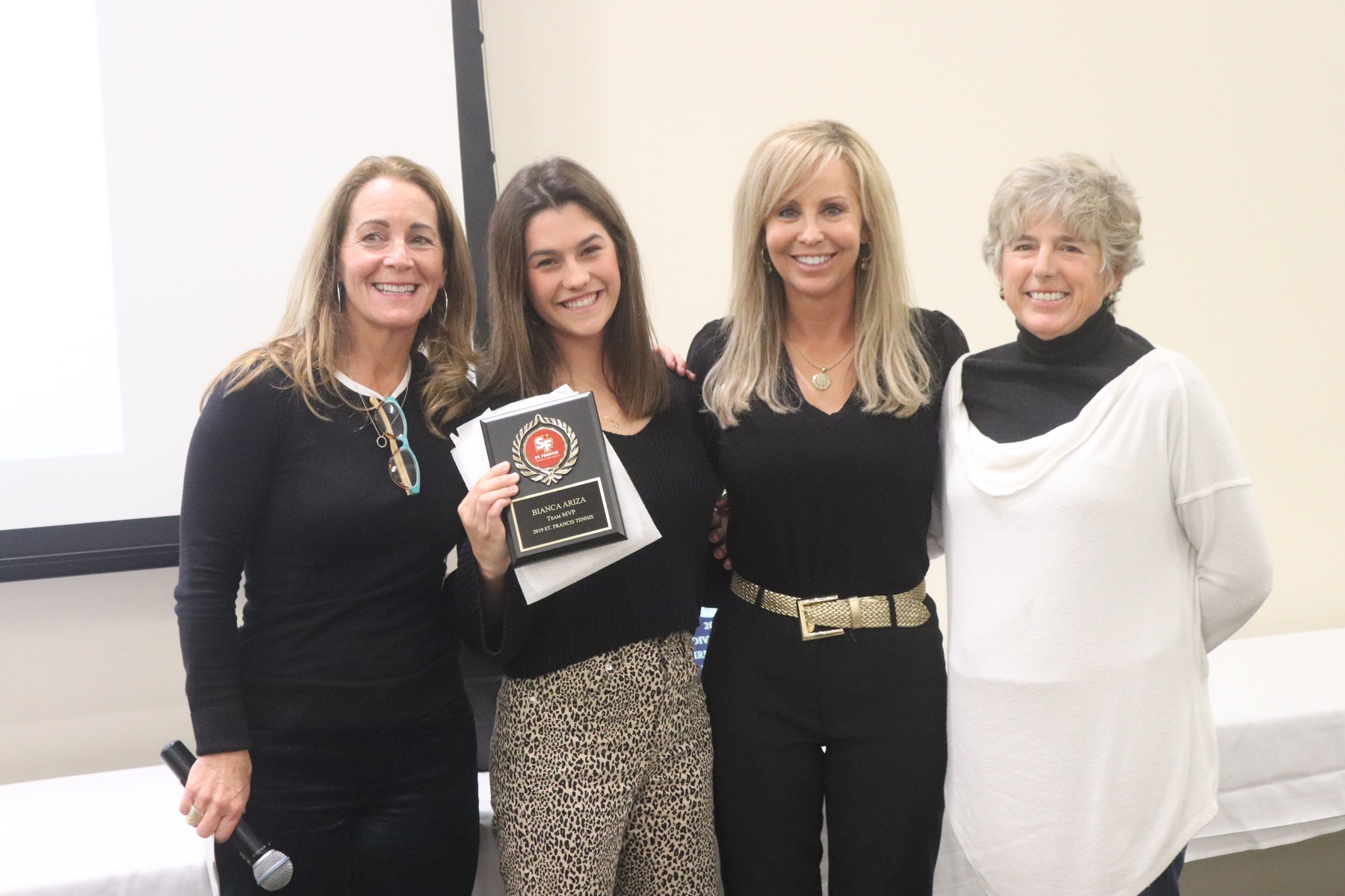 Senior Bianca Ariza Named Tennis Team MVP