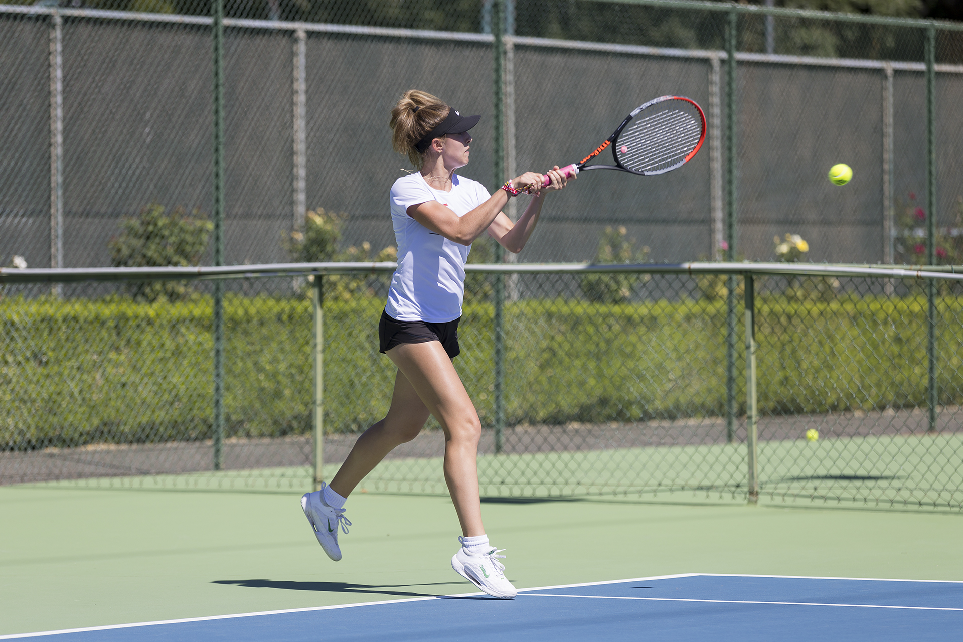 Tennis sweeps Elk Grove in home opener