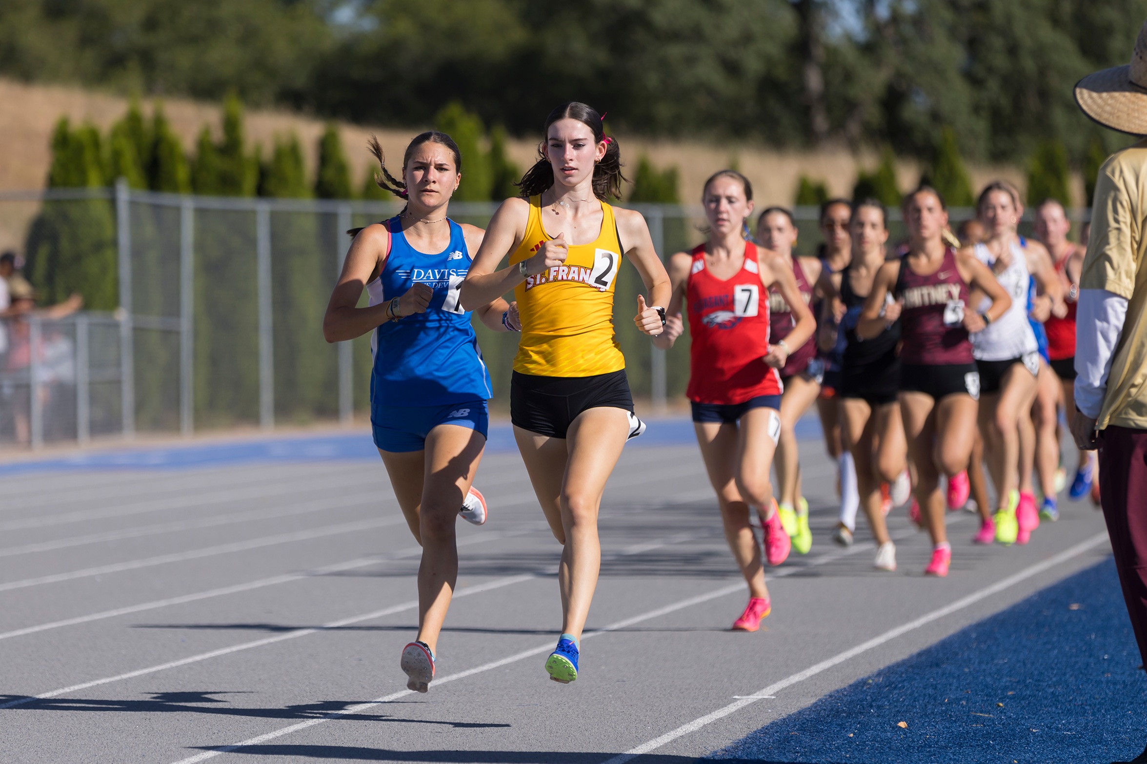 Dunham wins 1,600 title to lead SF at D-I finals