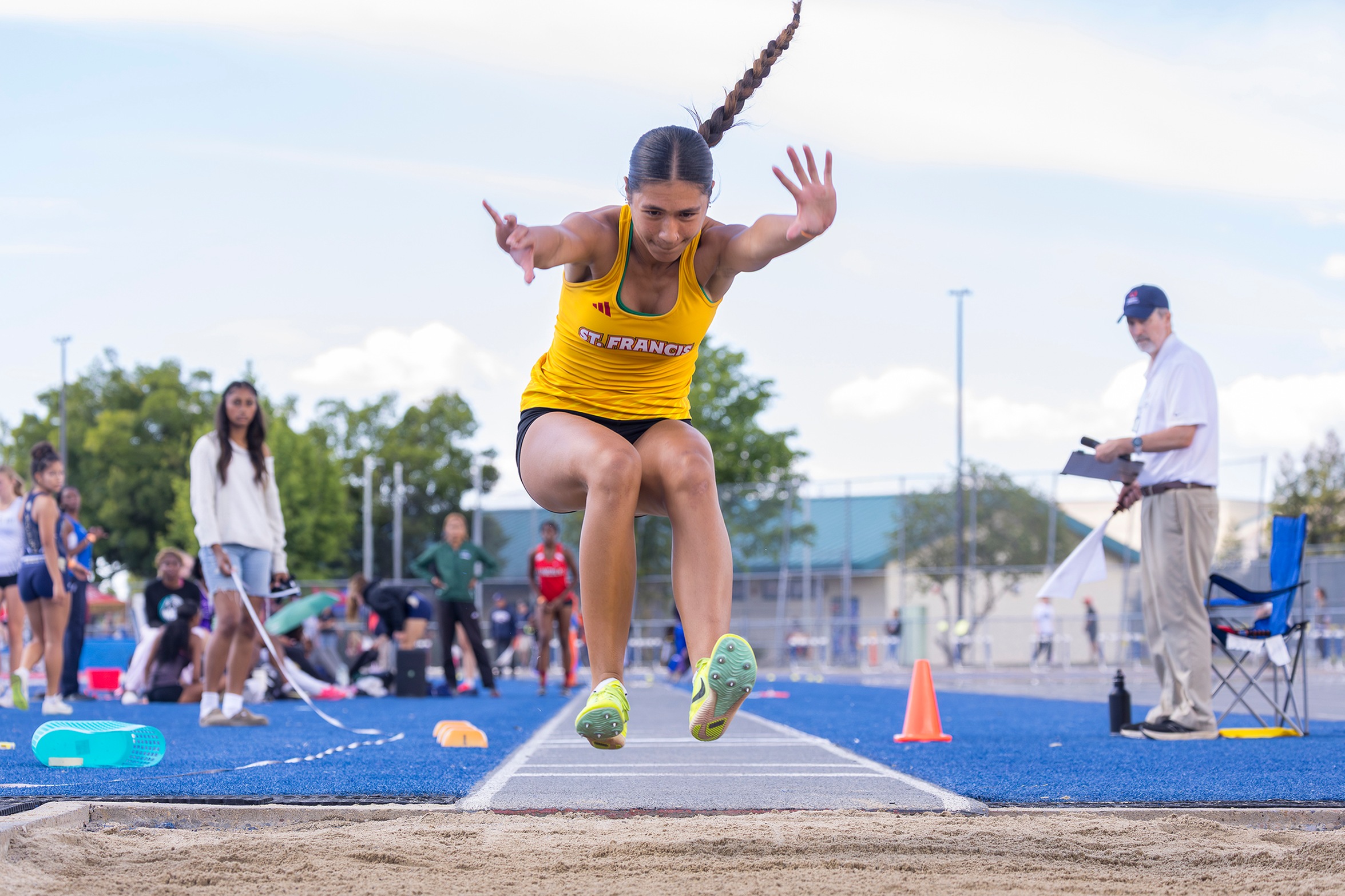 Paeu-Lindgren, 4x800 relay leads SF to start SJS divisional