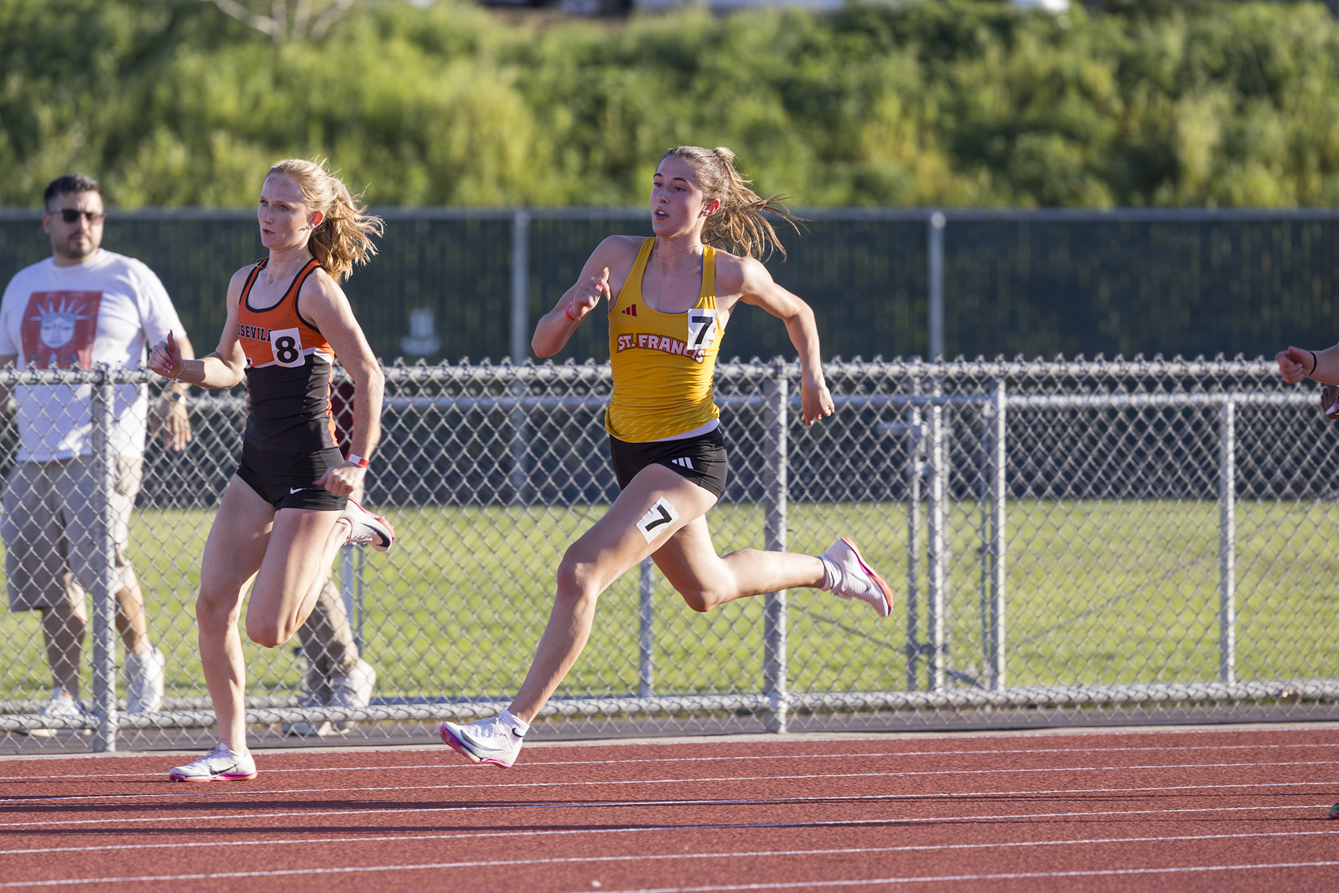 Randall breaks school 200 record at Sac MOC