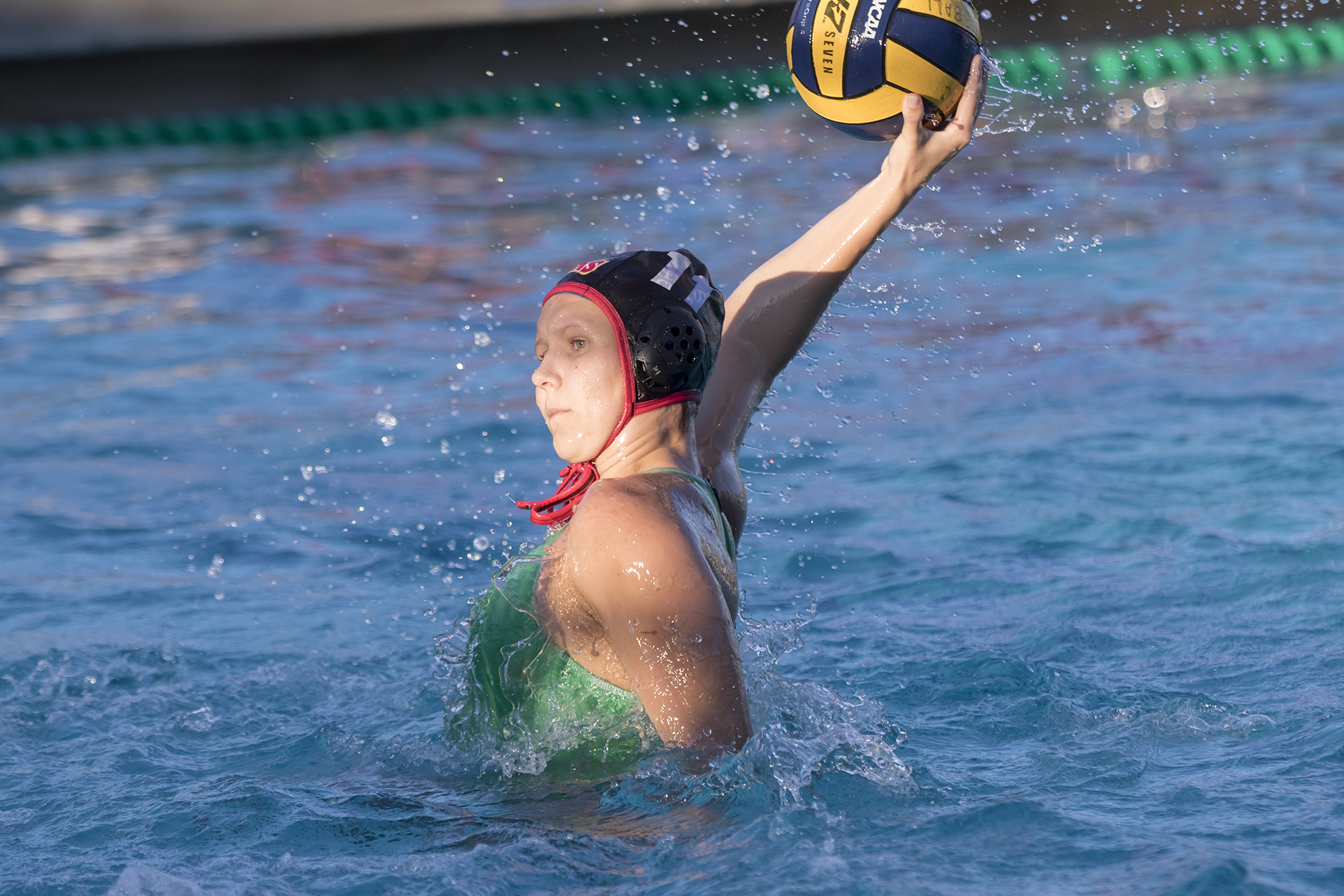 Water polo splits Day 1 of Szmidt tourney